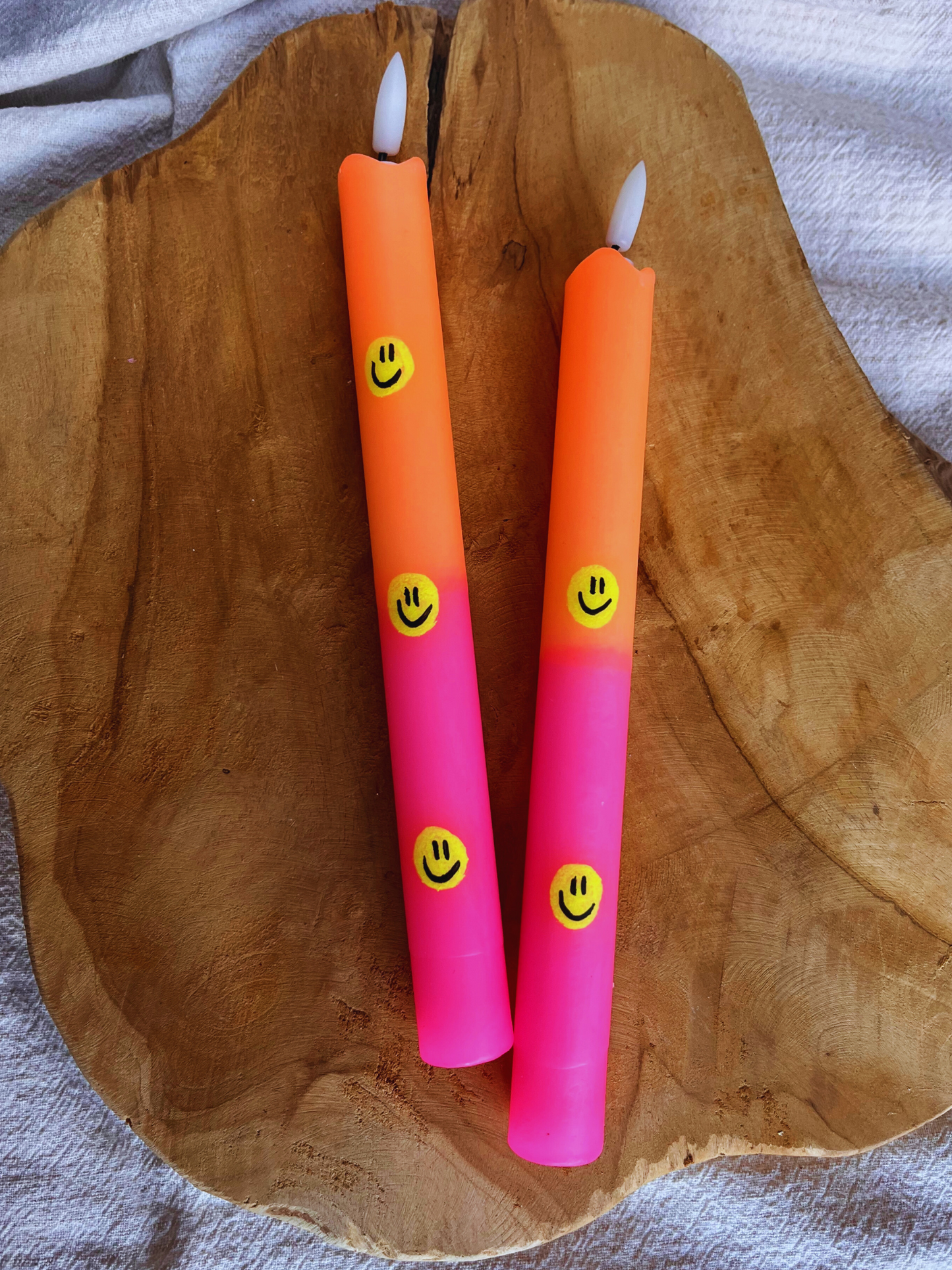 LED Dinner Candle Smiley Neon Pink